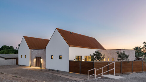 Duo Roehner + Ryan Photograph a Desert Inspired New-Build