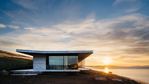 Adam Gibson Transports us to a Jaw-Dropping Shelter on the Edge of Southern Tasmania