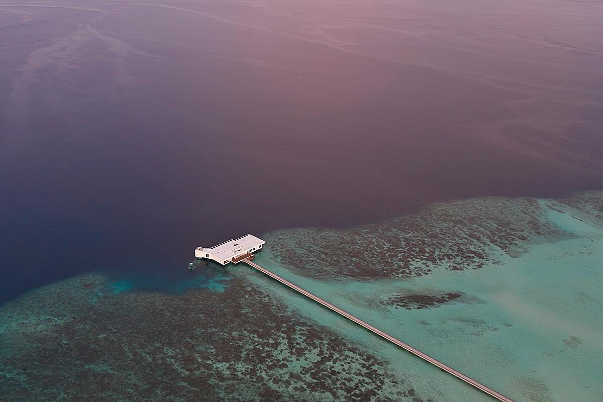 Justin Nicholas Photographs the World s First Underwater Villa