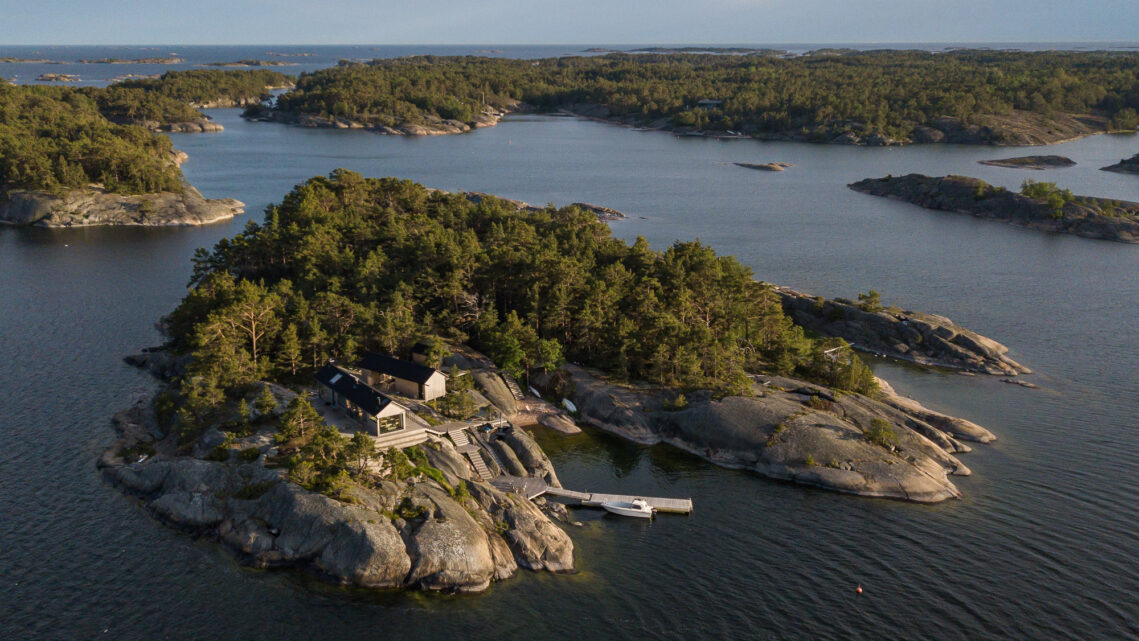 Join Mike Kelley and Simon Devitt in Finland For a One-Of-a-Kind Workshop