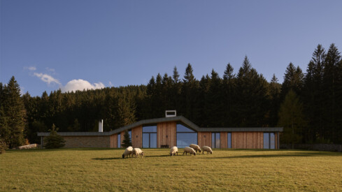 Photographing A House Over Two Seasons, Jiří Alexander Bednář Gives Us the Complete Picture