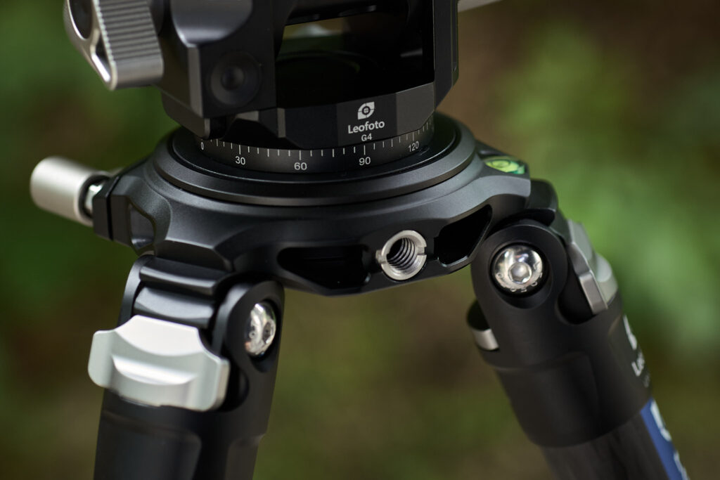 How Does The Lodge Tripod Adjust ?