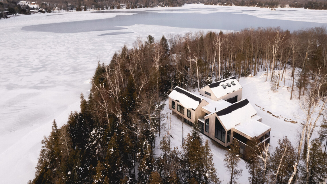 Explore This Lakeside Home in Laurentides with Photographer Raphaël Thibodeau