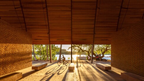 Rich With Context and Full of Life, Rafael Gamo’s Photographs of The San Blas Pier Are Wonderful