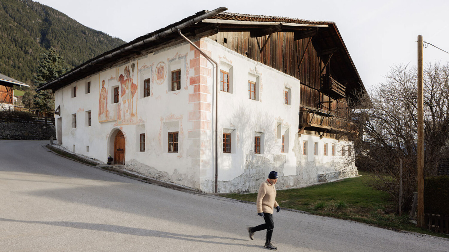 “No Right Angles” – Moritz Orgler Photographs an Early 16th Century Administrative Building in Austria